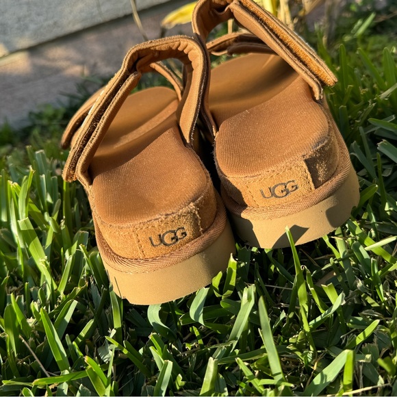 UGG
Women's Greer Platform Slide Sandals Chestnut size 9.5 gently used - Picture 7 of 14